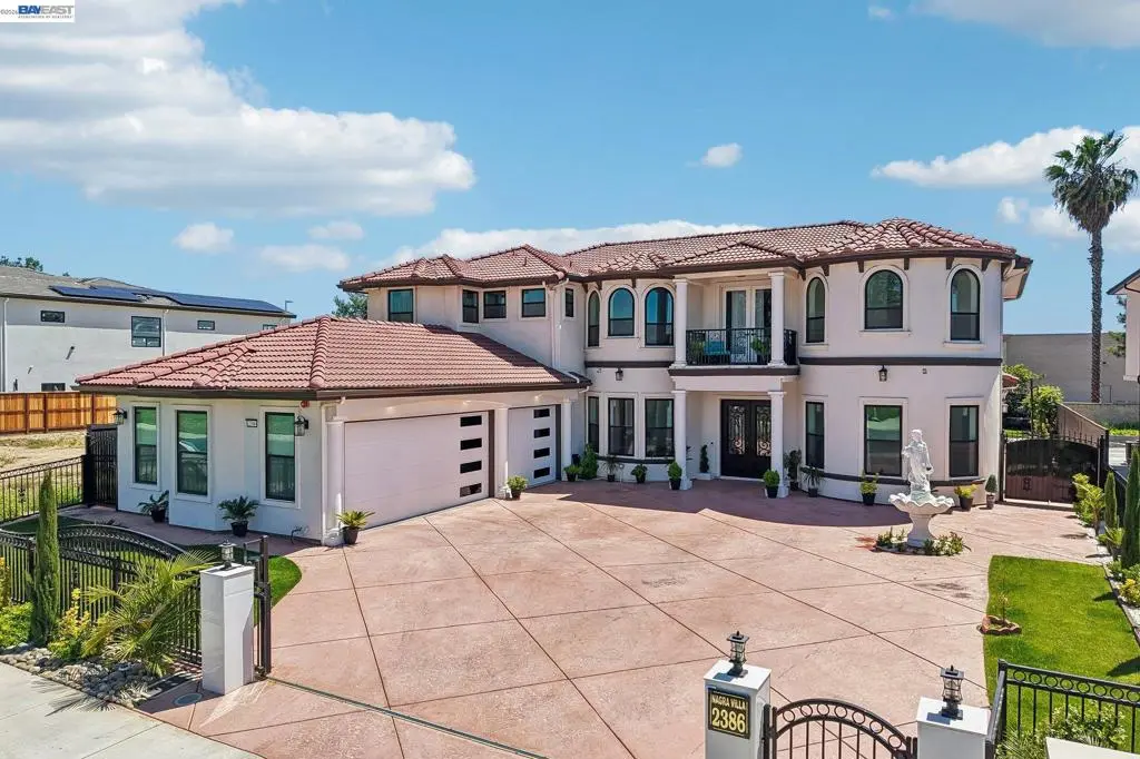 Single Family Residence for sale at 2386 Interlaken Ct, Lodi, CA featuring 5 beds and 5 baths