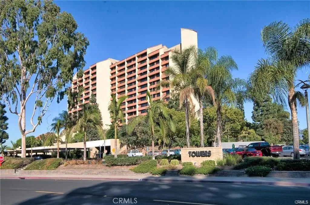 Condominium for sale at 24055 Paseo Del Lago 413, Laguna Woods, CA and 1 bath