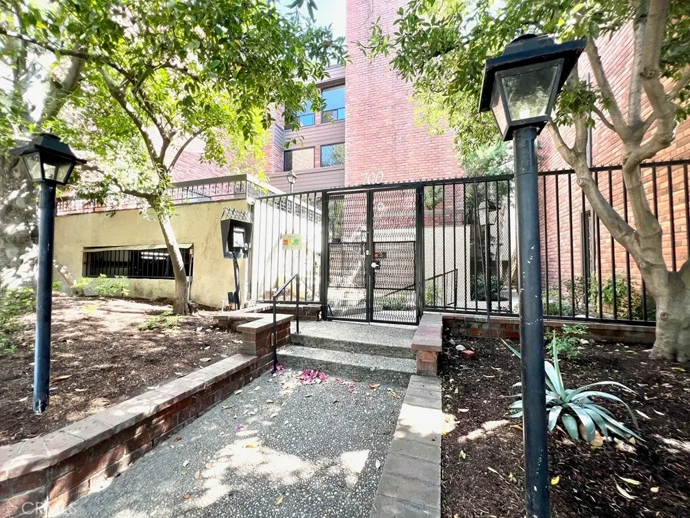 Condominium for sale at 700 S Lake Avenue 111, Pasadena, CA featuring 2 beds and 3 baths