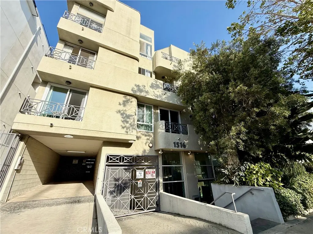 Condominium for sale at 1516 Hi Point 102, Los Angeles, CA featuring 3 beds and 2 baths