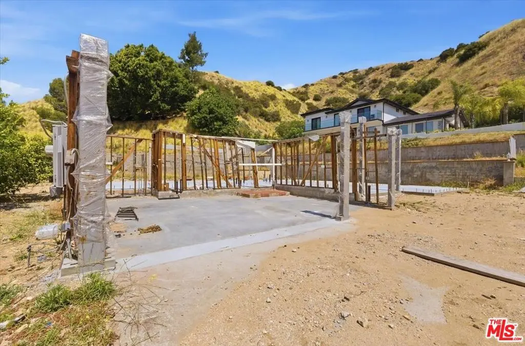 9865 Lanark Street, Sun Valley, CA — listing photo 1