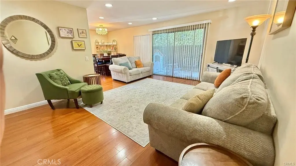 18350 Hatteras 176, Tarzana, CA — listing photo 1