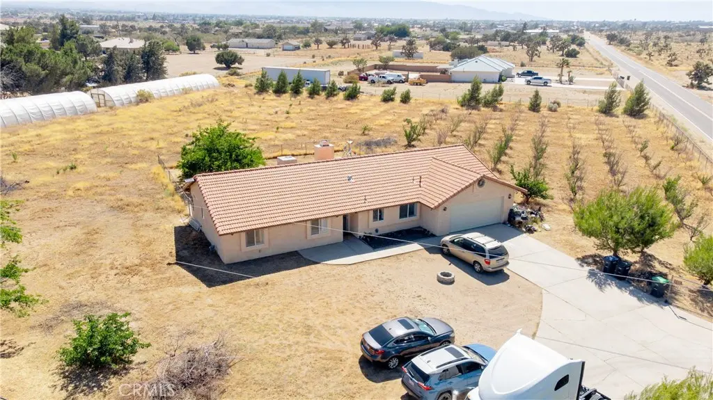9995 Smoke Tree, Hesperia, CA — listing photo 1