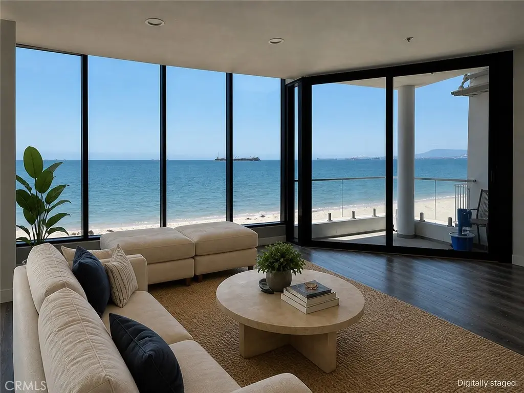 Residential Lease for rent at 6117 E Seaside, Long Beach, Los Angeles County, CA featuring 2 beds and 2 baths