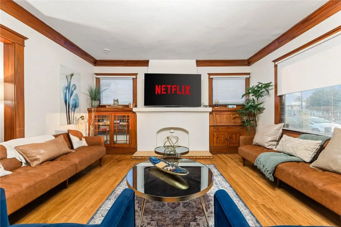 Single Family Residence for rent at 736 Redondo Avenue 736, Long Beach, CA featuring 4 beds and 2 baths