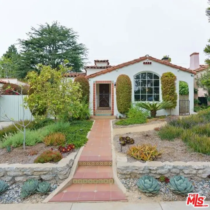 Single Family Residence for sale at 2317 Pearl Street, Santa Monica, Los Angeles County, CA featuring 2 beds and 2 baths