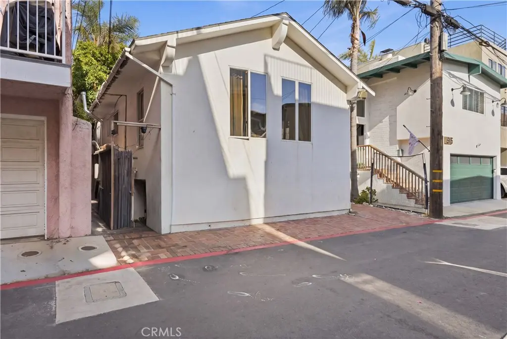 Triplex for sale at 518 Bayview Drive, Hermosa Beach, CA featuring 4 beds and 5 baths