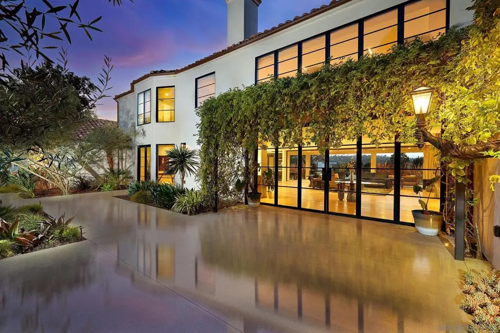 Residential Lease for rent at 4773 El Mirlo, Rancho Santa Fe, San Diego County, CA featuring 5 beds and 7 baths