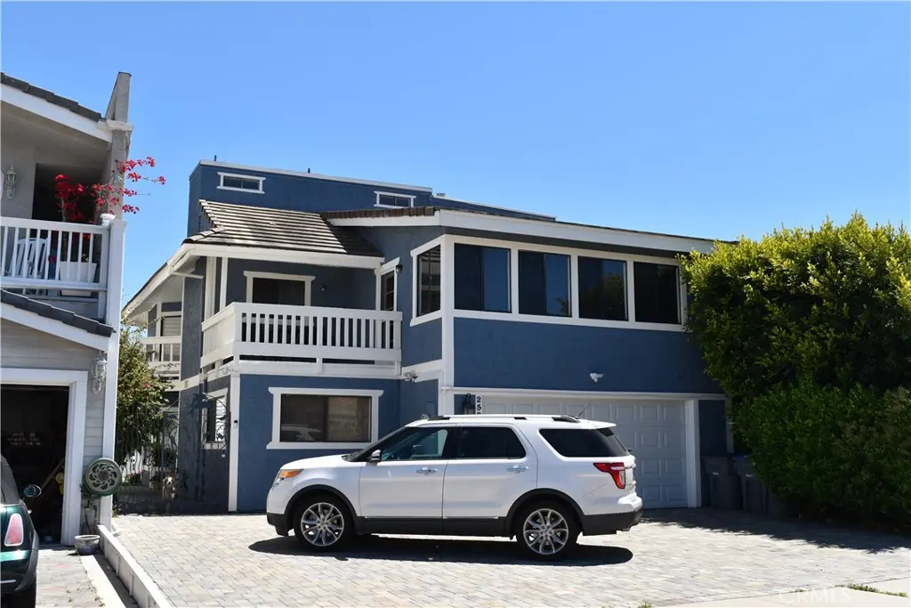 Single Family Residence for sale at 2504 Monaco Drive, Oxnard, CA featuring 4 beds and 3 baths