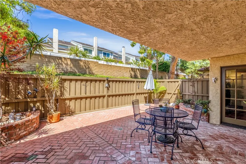 Condominium for sale at 25231 Tanoak, Lake Forest, CA featuring 2 beds and 2 baths