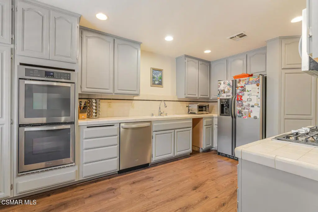 5200 White Oak Avenue 30, Encino, CA — listing photo 1