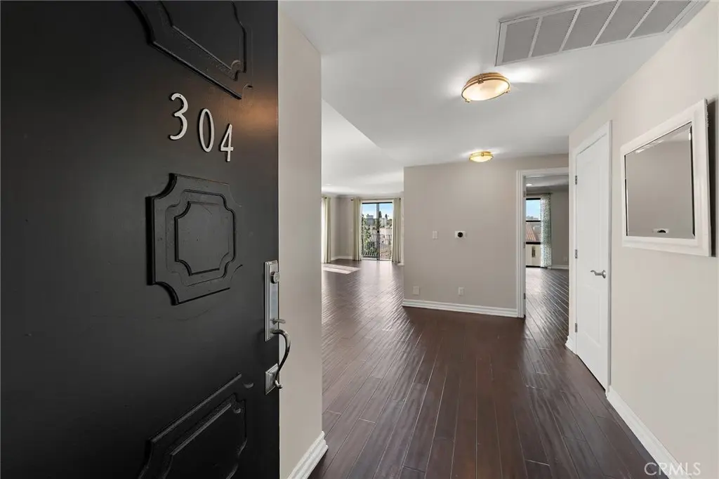 Condominium for sale at 152 S Oakhurst Drive 304, Beverly Hills, CA featuring 2 beds and 2 baths