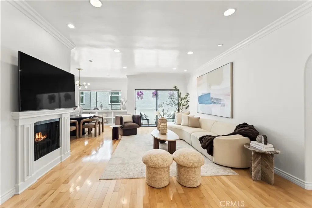 Condominium for sale at 11928 Kiowa 105, Los Angeles, CA featuring 2 beds and 2 baths