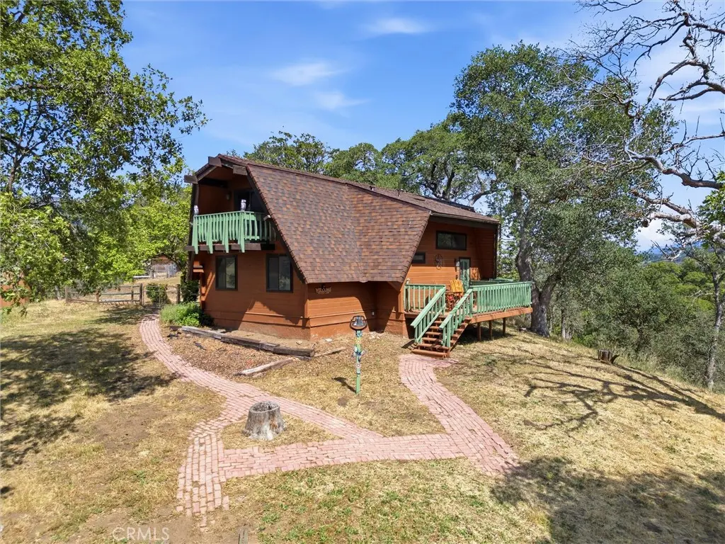 24300 Woodbine Court, Tehachapi, CA — listing photo 1