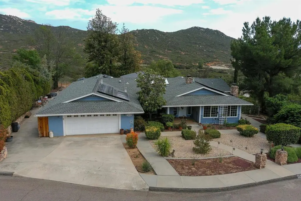 24563 Del Amo Rd, Ramona, CA — listing photo 1