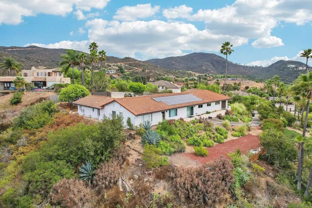 2068 Camino Culebra, Vista, CA — listing photo 1