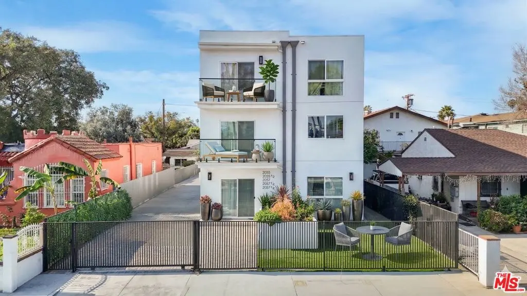 Residential Lease for rent at 2057 2/4 S Garth Avenue, Los Angeles, Los Angeles County, CA featuring 4 beds and 4 baths