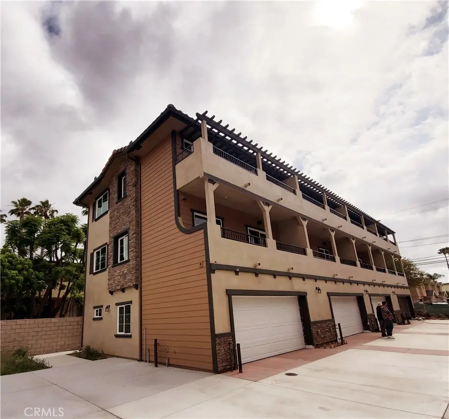 Residential Lease for rent at 10341 Western Avenue, Downey, Los Angeles County, CA featuring 4 beds and 4 baths