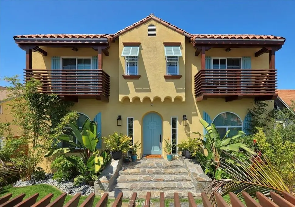 Duplex for rent at 4537 St Elmo, Los Angeles, CA featuring 4 beds and 3 baths