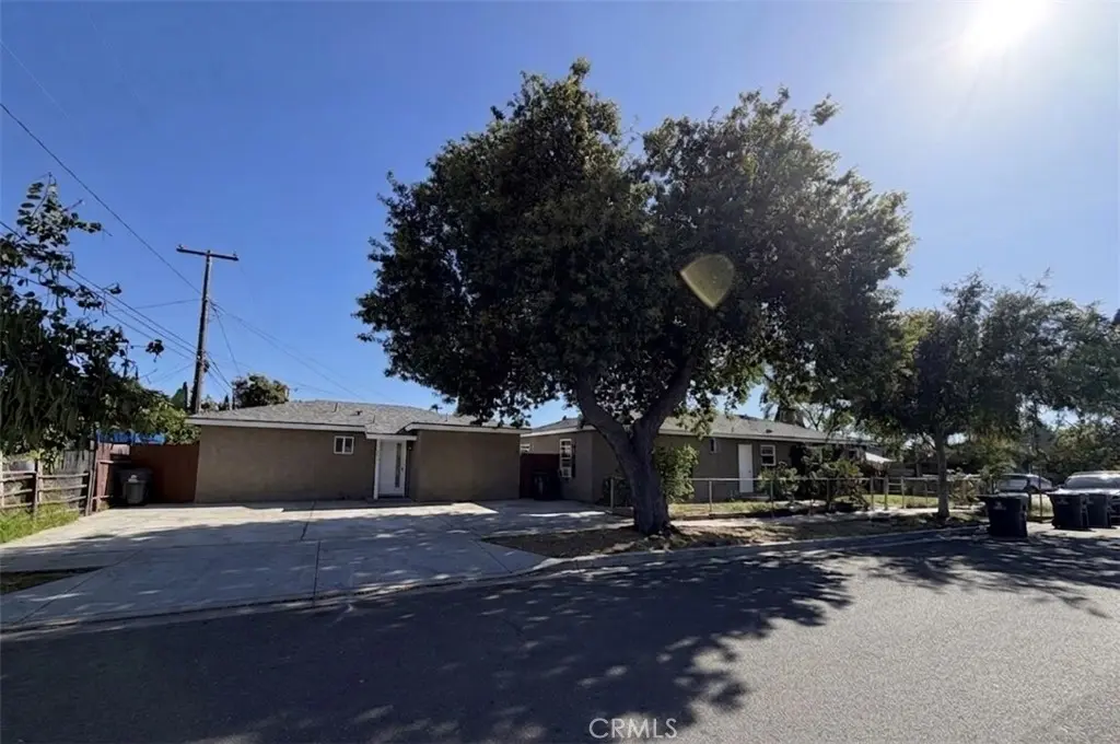 Single Family Residence for sale at 1621 S Diamond, Santa Ana, CA featuring 7 beds and 4 baths