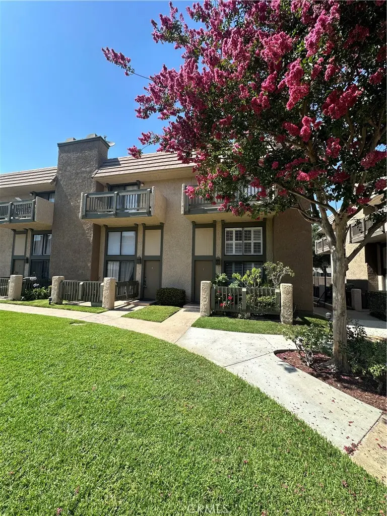 Condominium for sale at 1927 Huntington H, Duarte, CA featuring 2 beds and 3 baths