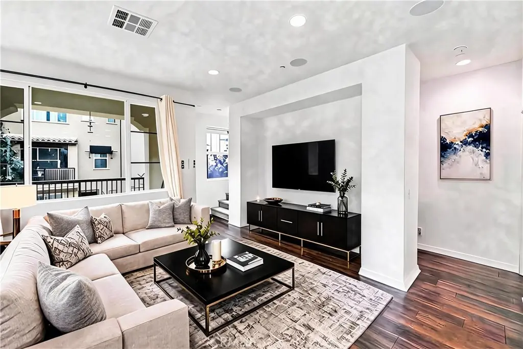 809 N Dalton 104, Azusa, CA — listing photo 1