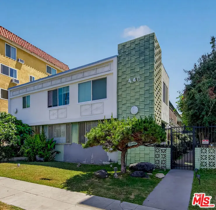 Condominium for sale at 446 S St Andrews Place 2, Los Angeles, CA featuring 1 bed and 1 bath