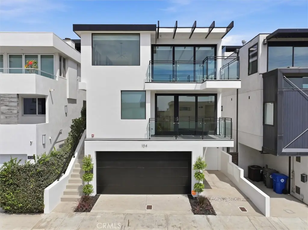 Townhouse for rent at 104 Manhattan Avenue, Manhattan Beach, CA featuring 4 beds and 4 baths