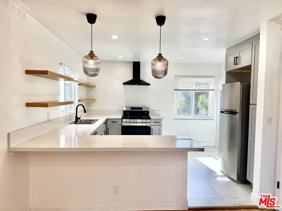 Residential Lease for rent at 4205 Don Tomaso Drive 4, Los Angeles, Los Angeles County, CA featuring 1 bed and 1 bath