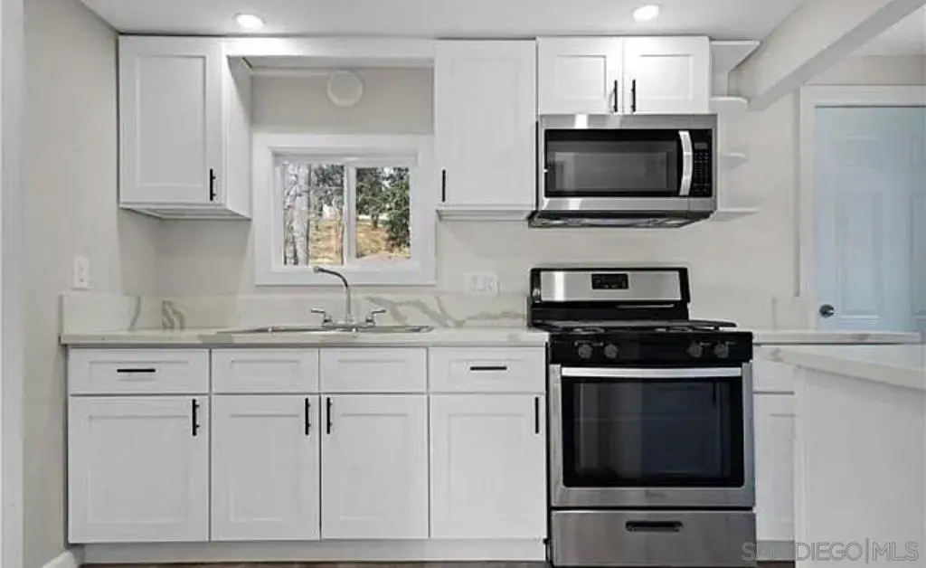 201 Hillside Spur, Cedar Glen, CA — listing photo 1