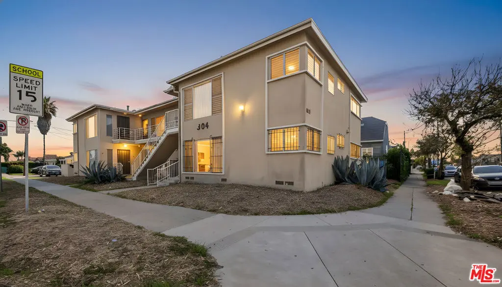 Residential Lease for rent at 304 E 95th Street 5, Los Angeles, Los Angeles County, CA featuring 2 beds and 1 bath