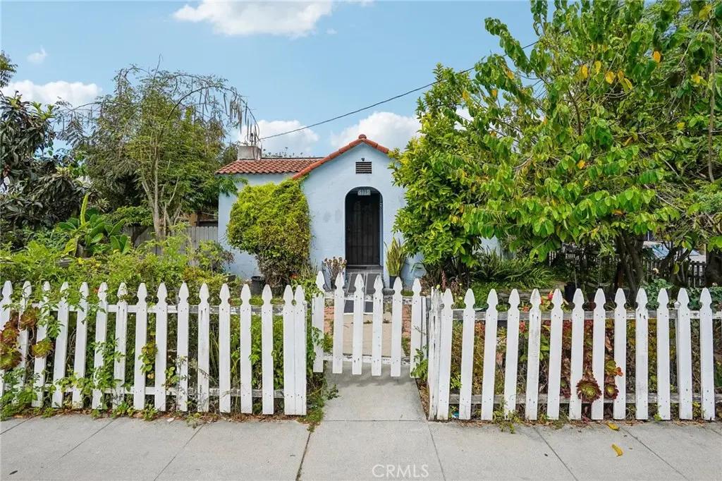 Single Family Residence for sale at 6119 Linden Avenue, Long Beach, CA featuring 3 beds and 1 bath