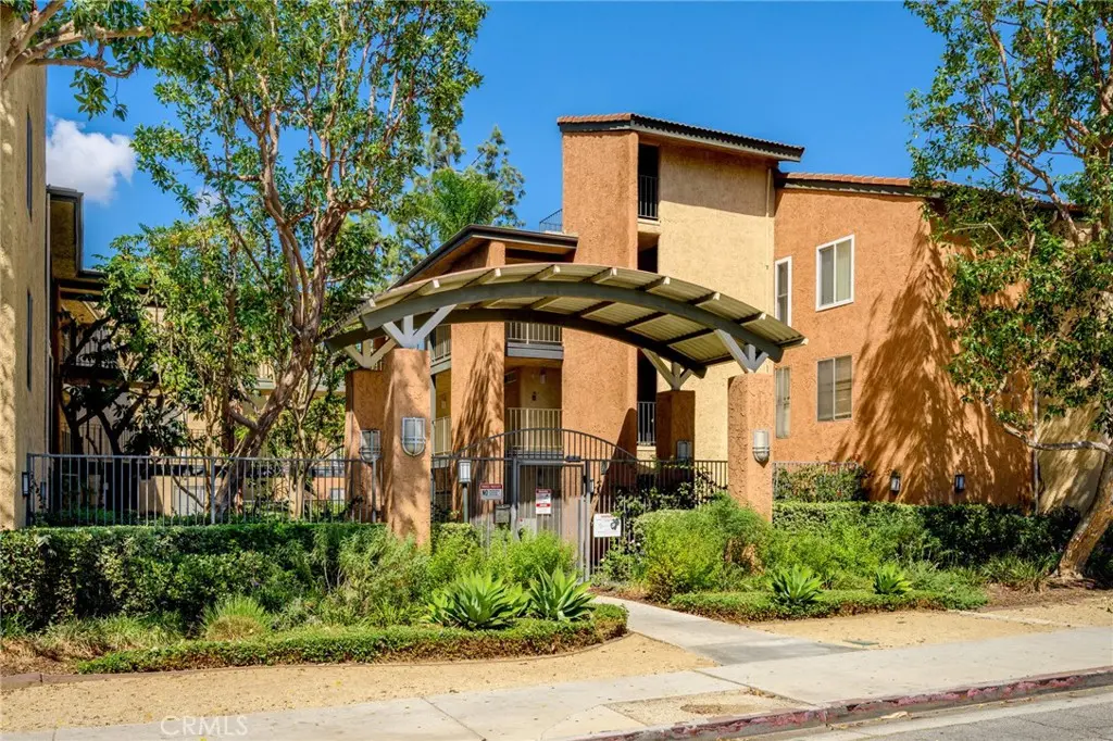 15425 Sherman 107A, Van Nuys, CA — listing photo 1