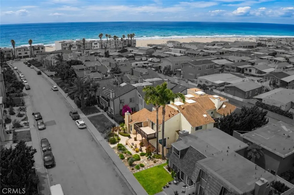 Townhouse for sale at 5413 Driftwood Street, Oxnard, CA featuring 2 beds and 3 baths