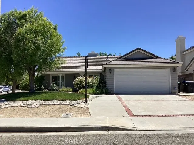 Single Family Residence for rent at 3522 W Avenue J2, Lancaster, CA featuring 3 beds and 2 baths