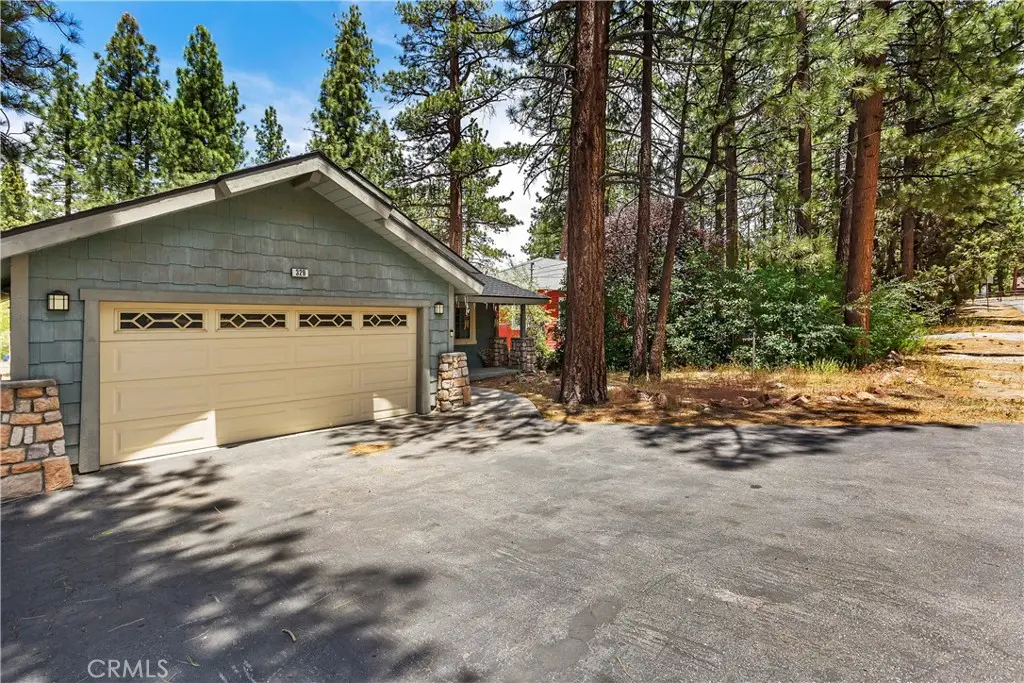 329 E Sherwood Boulevard, Big Bear City, CA — listing photo 1