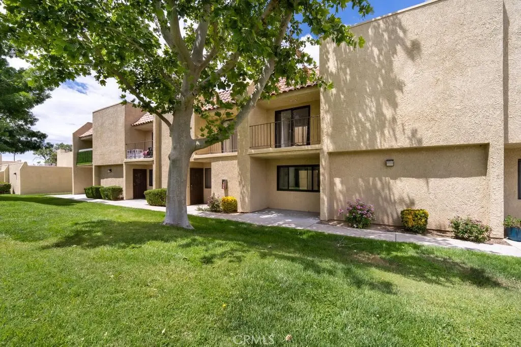 Condominium for sale at 44200 Kingtree 16, Lancaster, CA featuring 2 beds and 2 baths