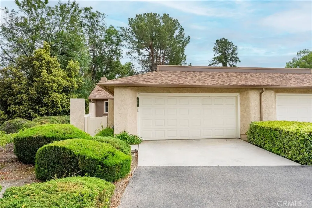 20008 Avenue Of The Oaks, Newhall, CA — listing photo 1