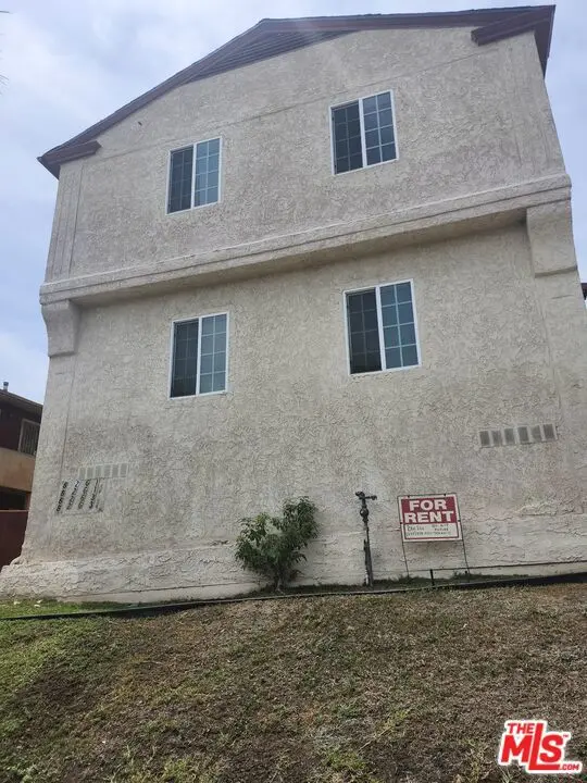 Residential Lease for rent at 8261 Crenshaw Drive, Inglewood, Los Angeles County, CA featuring 2 beds and 1 bath