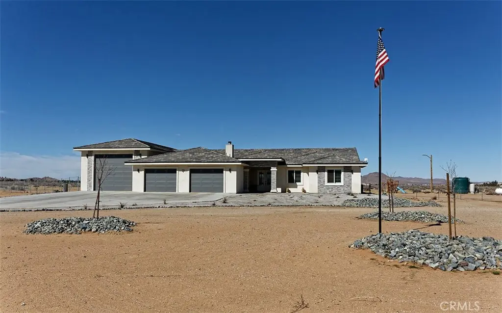 23280 Ramona Avenue, Apple Valley, CA — listing photo 1