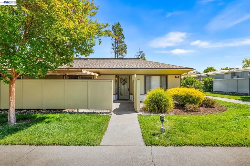 Condominium for sale at 1101 Fairlawn Ct 4, Walnut Creek, CA featuring 1 bed and 1 bath