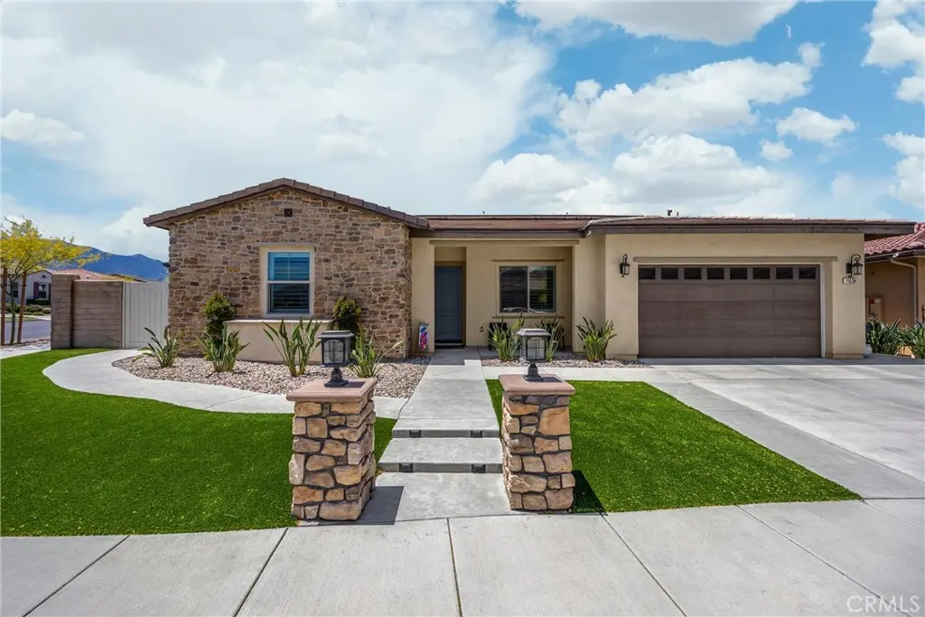 Single Family Residence for sale at 11638 Oakton Way, Corona, CA featuring 3 beds and 4 baths