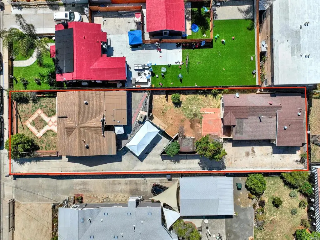 Duplex for sale at 1336 Peach Avenue, El Cajon, CA featuring 6 beds and 4 baths
