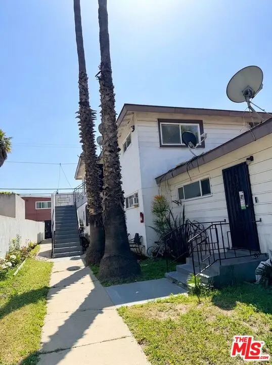 Residential Lease for rent at 10218 Darby Avenue 1, Inglewood, Los Angeles County, CA featuring 1 bed and 1 bath
