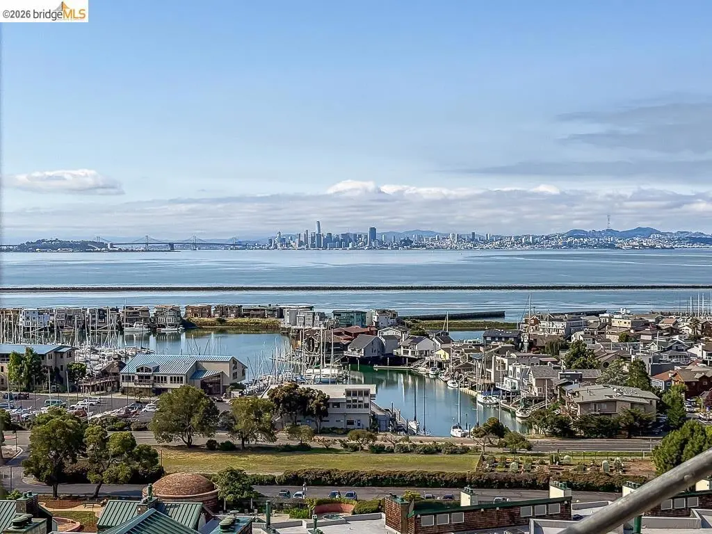 Condominium for sale at 1400 Pinnacle Ct 401, Richmond, CA featuring 3 beds and 2 baths