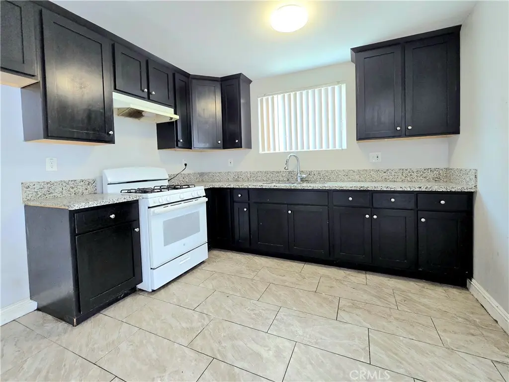 Duplex for rent at 715 W 58th, Los Angeles, CA featuring 5 beds and 3 baths