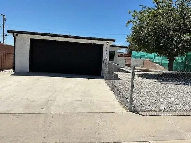1008 E Elizabeth Street, Barstow, CA — listing photo 1
