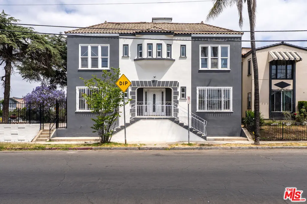 Residential Lease for rent at 1519 W 30th Street 1, Los Angeles, Los Angeles County, CA featuring 1 bed and 1 bath
