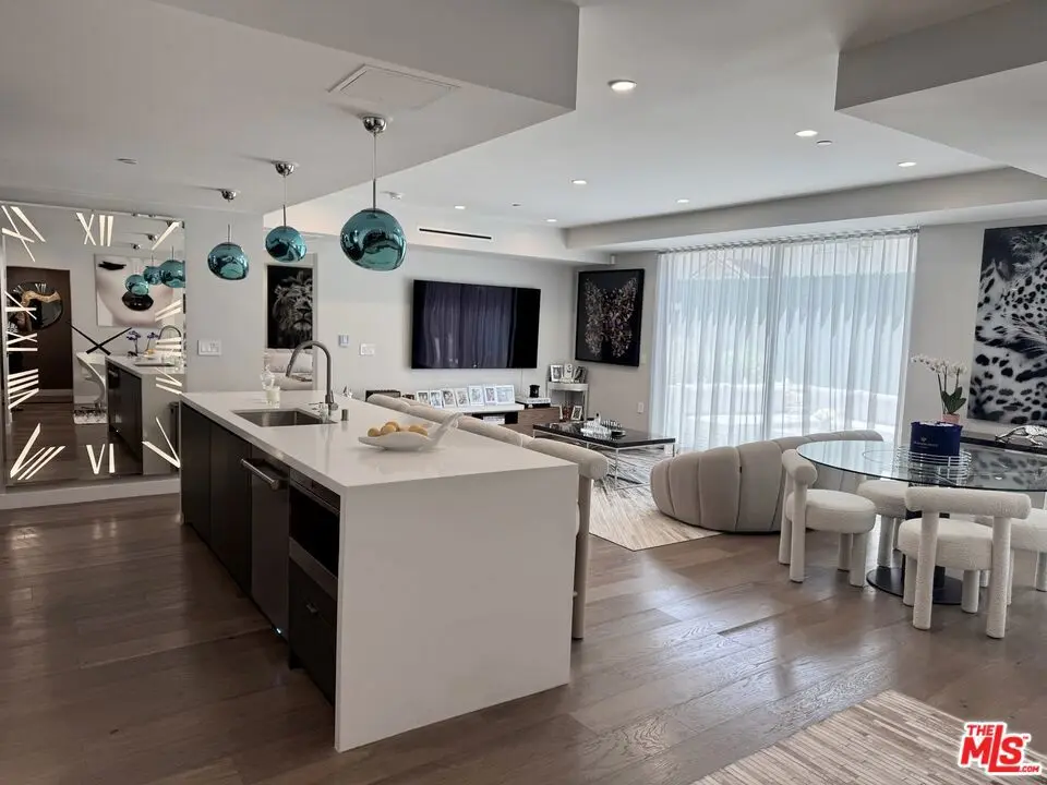 Residential Lease for rent at 1017 N Croft Avenue 103, Los Angeles, Los Angeles County, CA featuring 2 beds and 3 baths