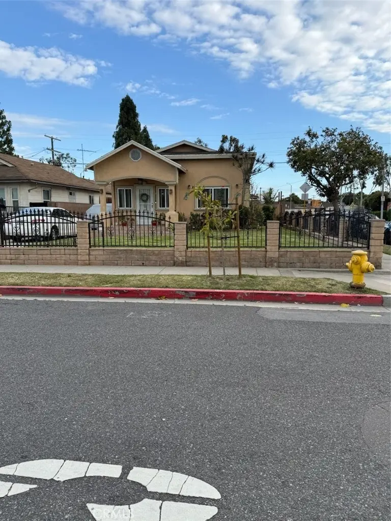 444 W Buckthorn, Inglewood, CA — listing photo 1